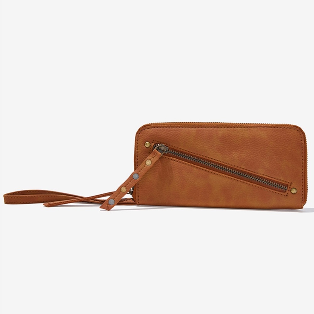 Free People Wallet/Wrislet‎ purse- like new